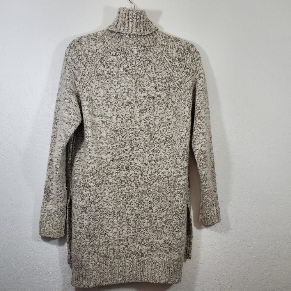 Forever 21 Sweater - Picture 3 of 5